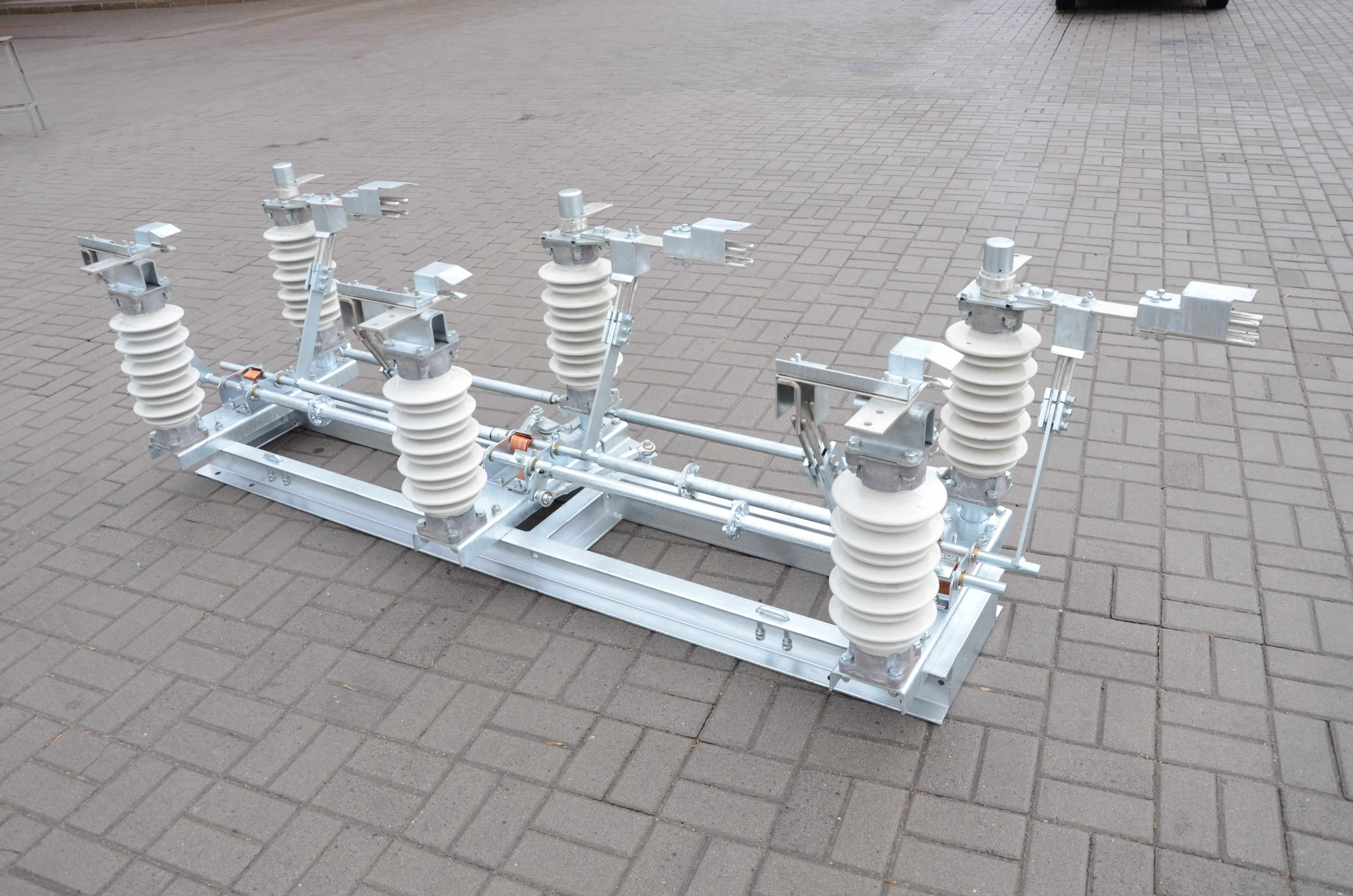 Разъединители наружной установки РГ 35-150кВ